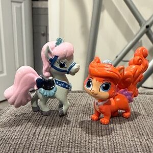 Disney Princess Palace Pets - Cinderella’s pony & Ariel’s cat       figures toys